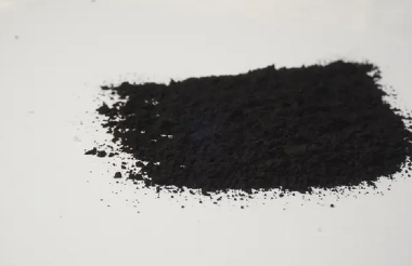 Jak vyrobit aktivn&iacute; uhl&iacute; z různ&yacute;ch surovin